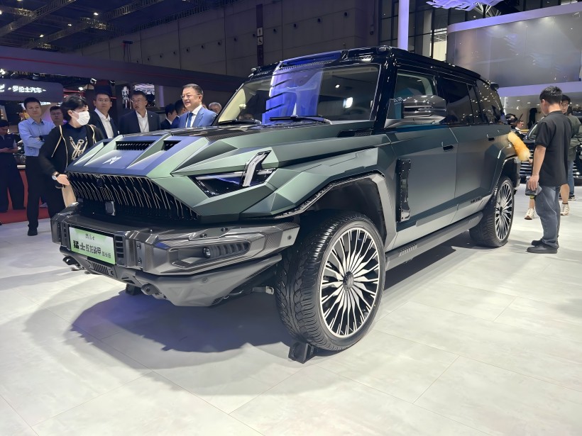 2025 Схангхаи Ауто Схов: Тхе Менгсхи 917 Јиаолонг Баттле Армор Лонг - Вхеелбасе Едитион кошта 1,098 милиона Иуана и ограничен је на 199 јединица.